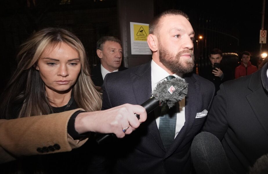 Reacţia lui Conor McGregor, după ce a fost condamnat de un tribunal să plătească despăgubiri pentru un viol. Victima a izbucnit în plâns