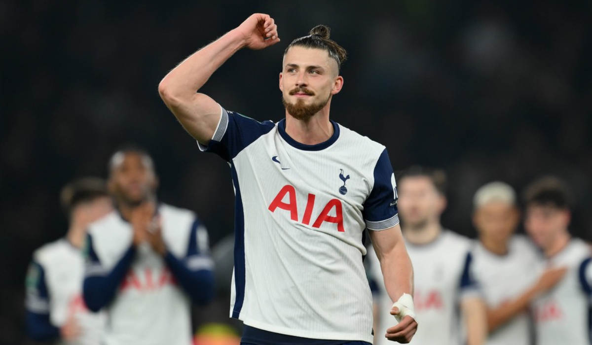 Radu Drăguşin poate fi titular! Cât va sta pe bancă rivalul Micky van de Ven, după accidentarea din Tottenham-Manchester City 2-1