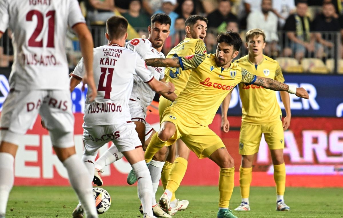 Rapid – Petrolul 1-1. Echipa lui Marius Şumudică a ratat şansa de a depăşi Petrolul în clasament. Arbitrul Florin Andrei, înlocuit după ce s-a accidentat