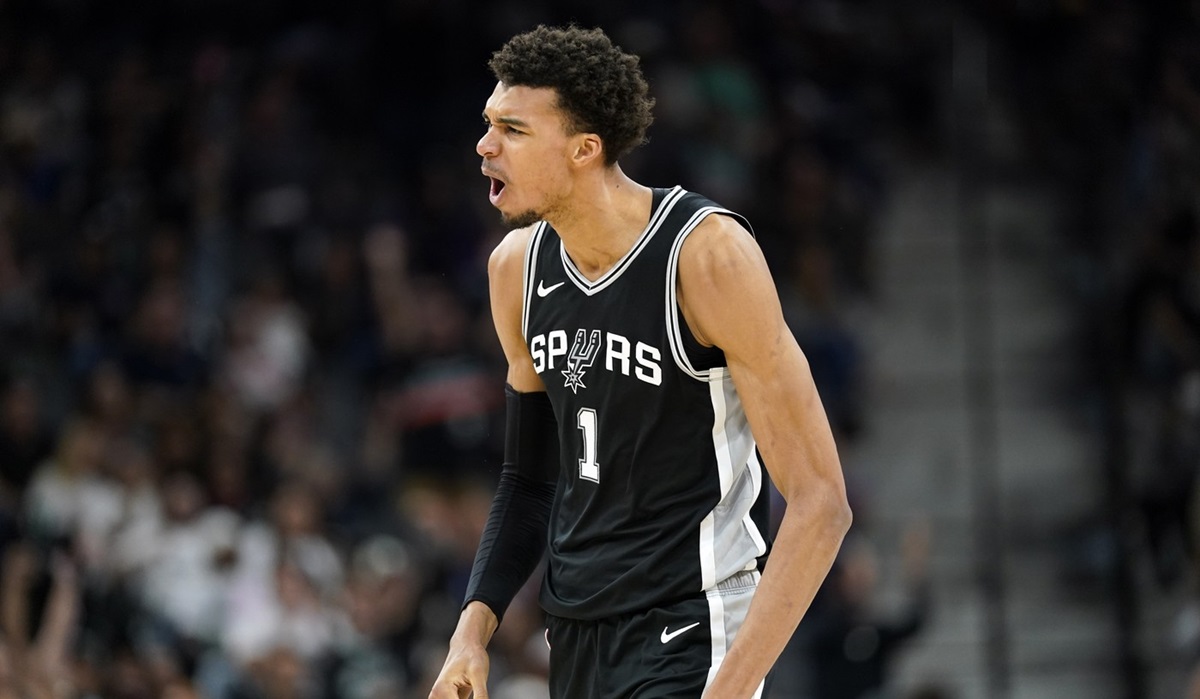 „Extraterestul Victor Wembanyama, prestație uluitoare pentru San Antonio Spurs! A înscris 50 de puncte și a scris istorie contra lui Washington Wizards