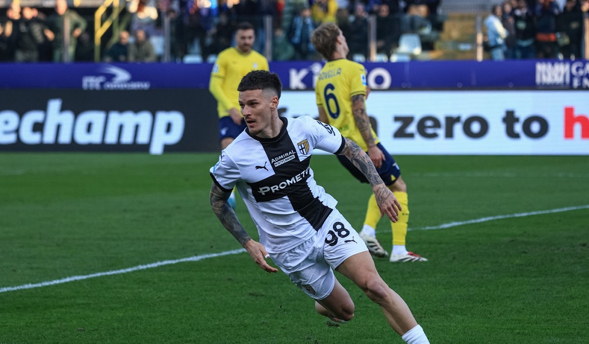 Dennis Man are o cotă de piață uriașă! Cât a ajuns să valoreze românul care face spectacol la Parma, în Serie A