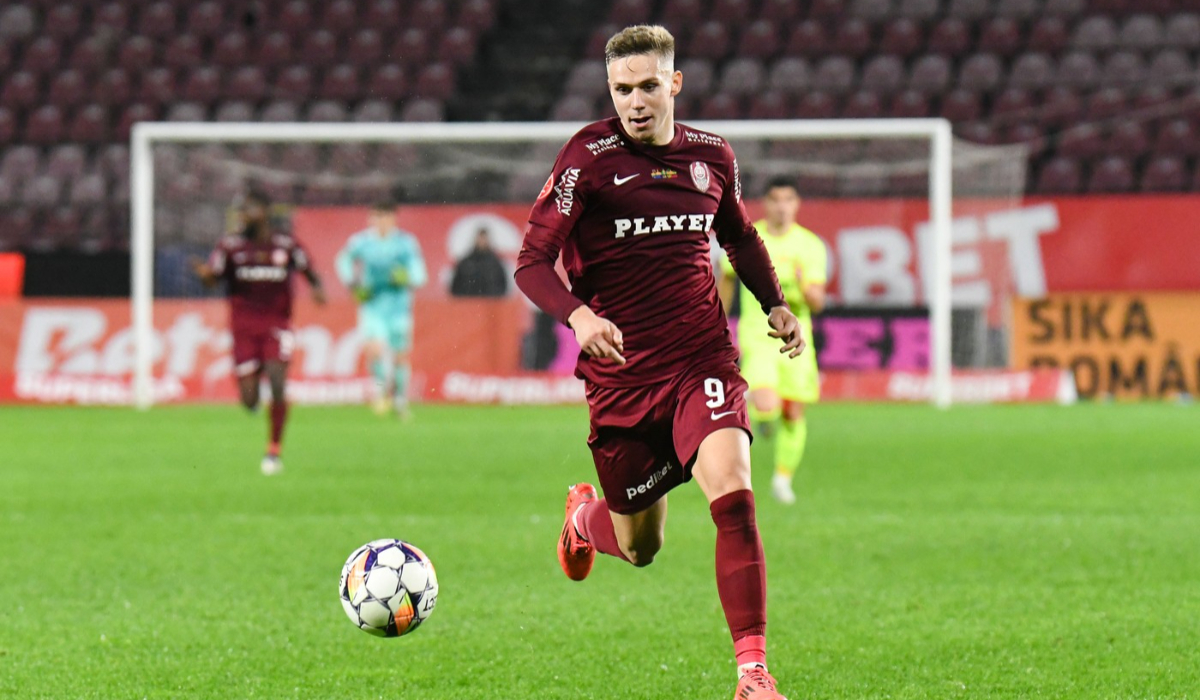 „Trage de el” Louis Munteanu s-a accidentat. Cristi Balaj a dezvăluit cu ce probleme se confruntă atacantul de la CFR Cluj