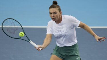 Simona Halep, învinsă de două ori în aceeaşi zi de Elena Rybakina! Emoţii cu mai puţin de o lună înainte de Australian Open 2025