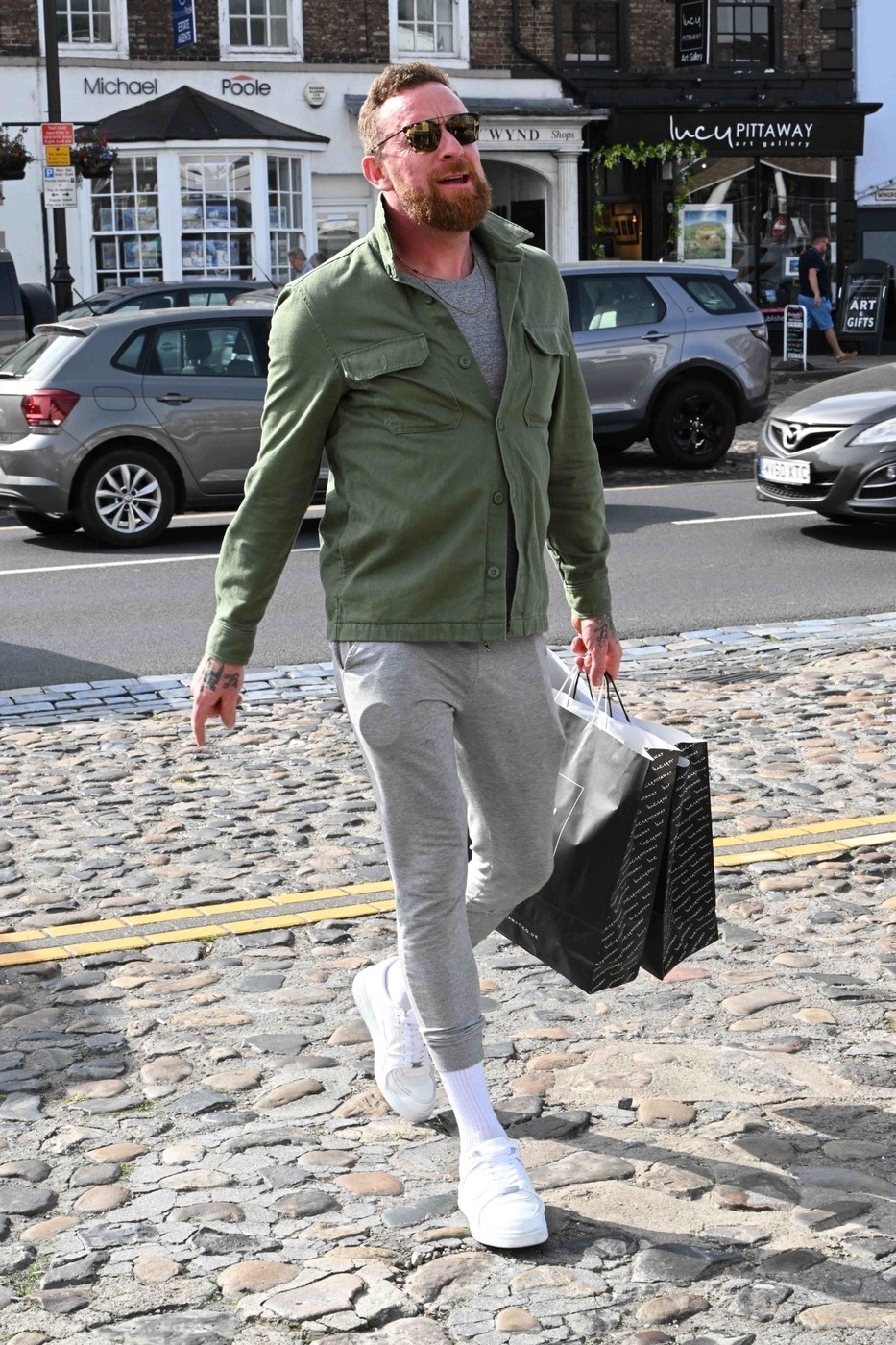 Yarm, UNITED KINGDOM  - *EXCLUSIVE*  - *NOT AVAILABLE FOR DAILY MAIL ONLINE USAGE*

Sir Bradley Wiggins pictured in Yarm on Teesside. The former cycling champion was enjoying some shopping, taking a look in a jewellers at Rolex watches and popped into an art shop to buy some art. 

Wiggins bumped into Iron Maiden guitarist Janick Gers who was happy to pose for a picture.

BACKGRID UK 11 SEPTEMBER 2023,Image: 804585768, License: Rights-managed, Restrictions: , Model Release: no, Pictured: Bradley Wiggins