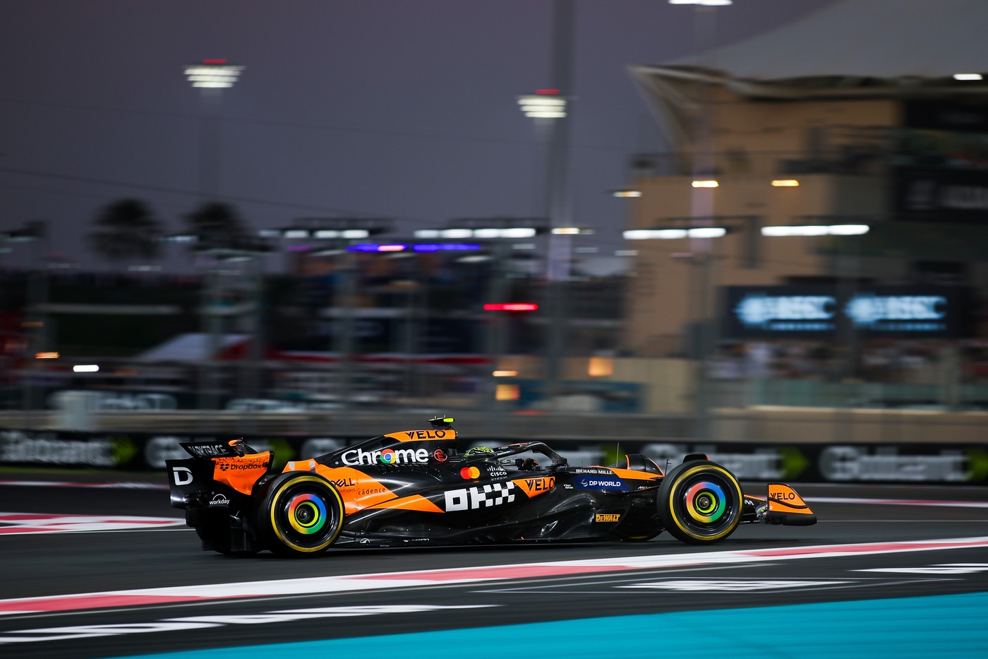 Lando Norris, campion în Marele Premiu de Formula 1 de la Abu Dhabi. McLaren a câştigat titlul la constructori după 26 de ani!