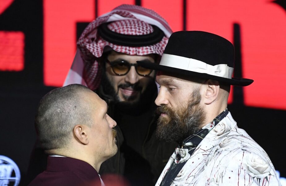 Oleksandr Usyk şi Tyson Fury, confruntare faţă în faţă de 11 minute! Scene incredibile înaintea luptei din Arabia Saudită