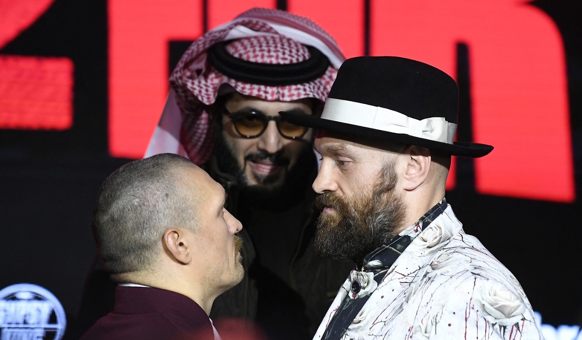 Oleksandr Usyk şi Tyson Fury, confruntare faţă în faţă de 11 minute! Scene incredibile înaintea luptei din Arabia Saudită