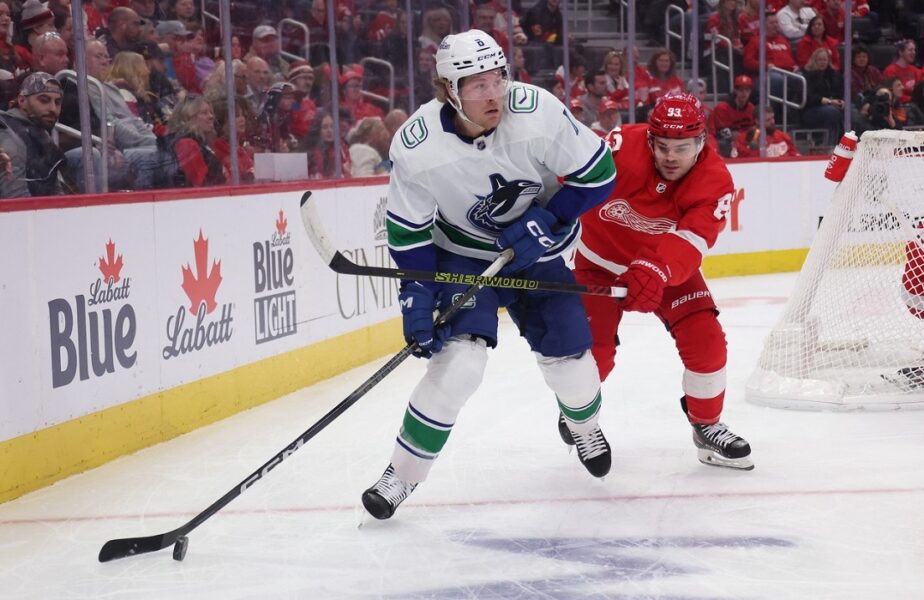 Vancouver Canucks – Detroit Red Wings 5-4 a fost în AntenaPLAY. Jake DeBrusk a reuşit hat-trick-ul şi a adus victoria în overtime