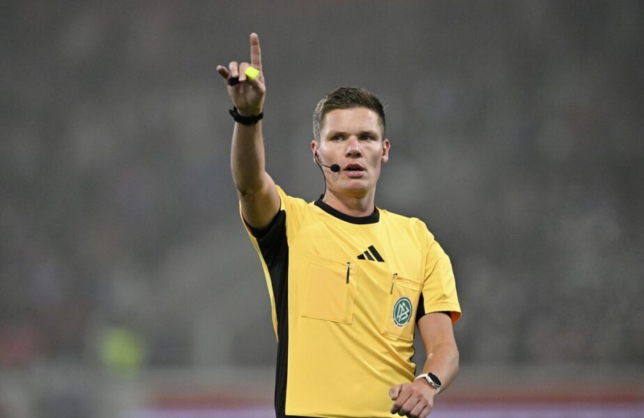 Arbitrul delegat de UEFA la FCSB – Manchester United a fost central la un meci de Liga a 4-a din Bacău! Cum a fost posibil