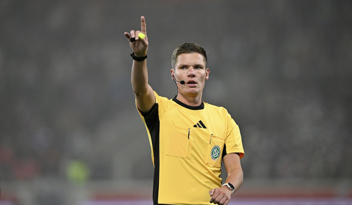 Arbitrul delegat de UEFA la FCSB – Manchester United a fost central la un meci de Liga a 4-a din Bacău! Cum a fost posibil