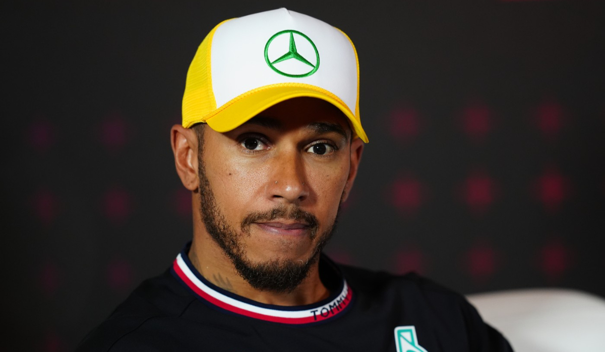 Un fost campion din Formula 1 are îndoieli faţă de Lewis Hamilton înainte de debutul cu Ferrari: Este epuizat”