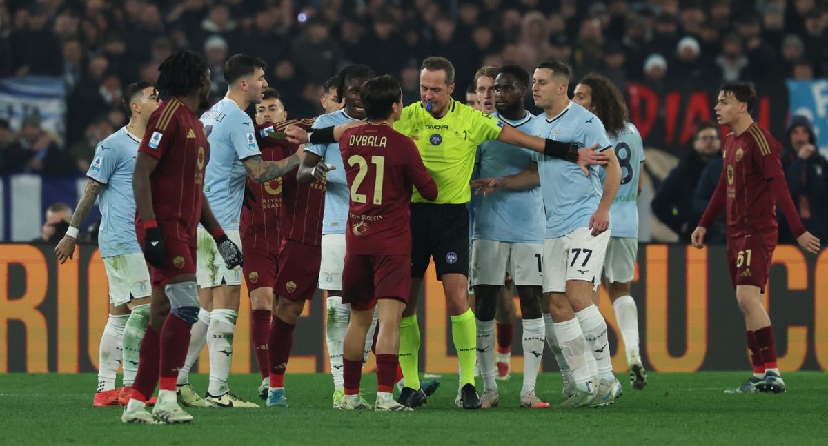 AS Roma – Lazio 2-0, în episodul 200 din „Derby della Capitale”. Cele două mari rivale s-au încăierat pe final