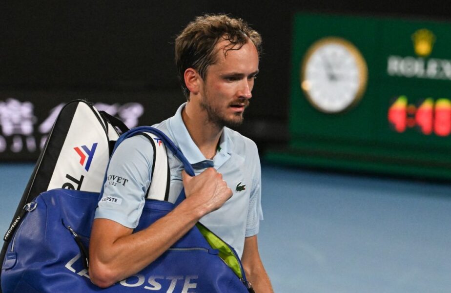 O nouă surpriză uriaşă la Australian Open! Daniil Medvedev, eliminat de numărul 121 mondial după un „thriller” de 5 seturi