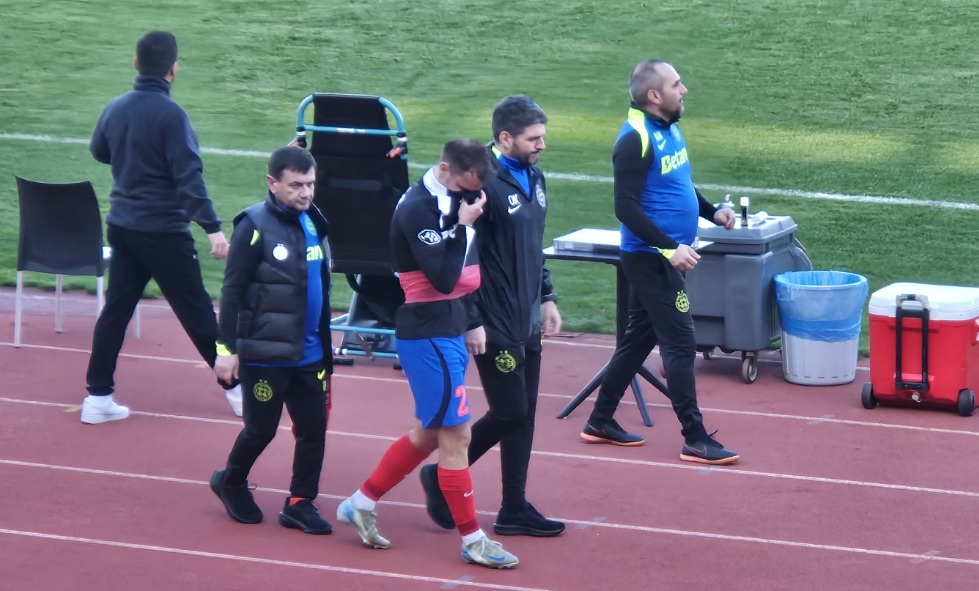 Darius Olaru, urlete de durere în amicalul dintre FCSB şi Hamburg. A părăsit terenul cu lacrimi în ochi