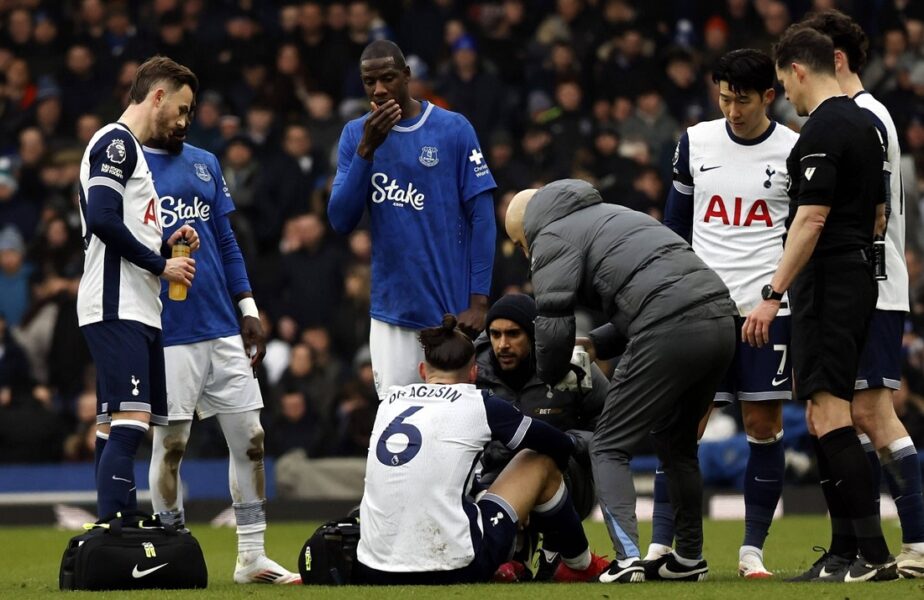 Când va reveni pe teren Radu Drăguşin, după ce a fost umplut de sânge în Everton – Tottenham 3-2! Anunţul făcut de englezi