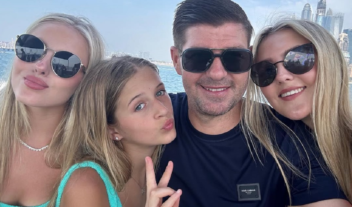 Steven Gerrard va fi bunic la 44 de ani! Fiica lui, care este influencer, a făcut anunţul: „Micul nostru secret!”