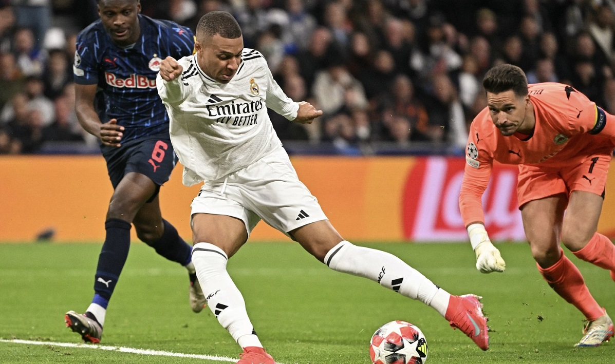 Kylian Mbappe a început să râdă, după ce a văzut gafa uriaşă comisă de portarul lui Salzburg! Reacţie virală a starului lui Real Madrid