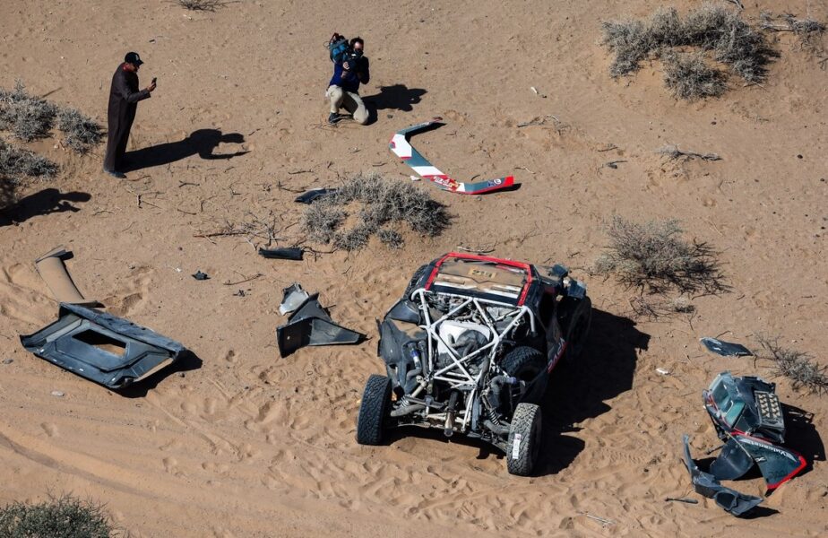 Sebastien Loeb, accident în Raliul Dakar! Dacia Sandriders, avariată