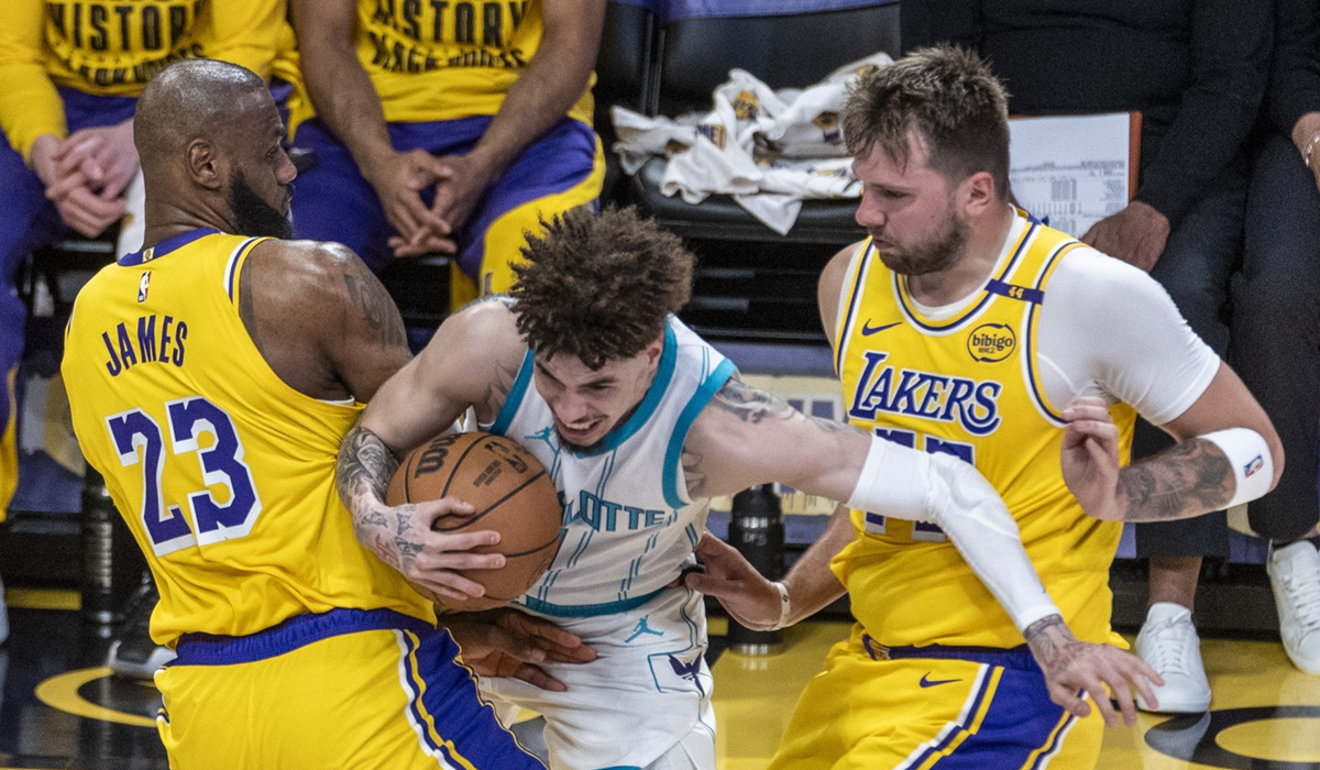 Charlotte Hornets – LA Lakers 100-97! Surpriză în NBA! Cum s-au descurcat LeBron James și Luka Doncic