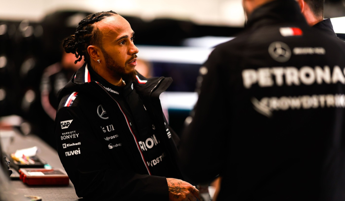 Ultimul cadou pe care Lewis Hamilton l-a dăruit angajaţilor Mercedes: Mereu în Brackley”