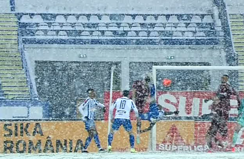 Poli Iași – CFR Cluj 1-1. Echipa lui Petrescu nu a câştigat cu un om în plus şi a pierdut primul loc în clasament. CFR, matematic în playoff width=