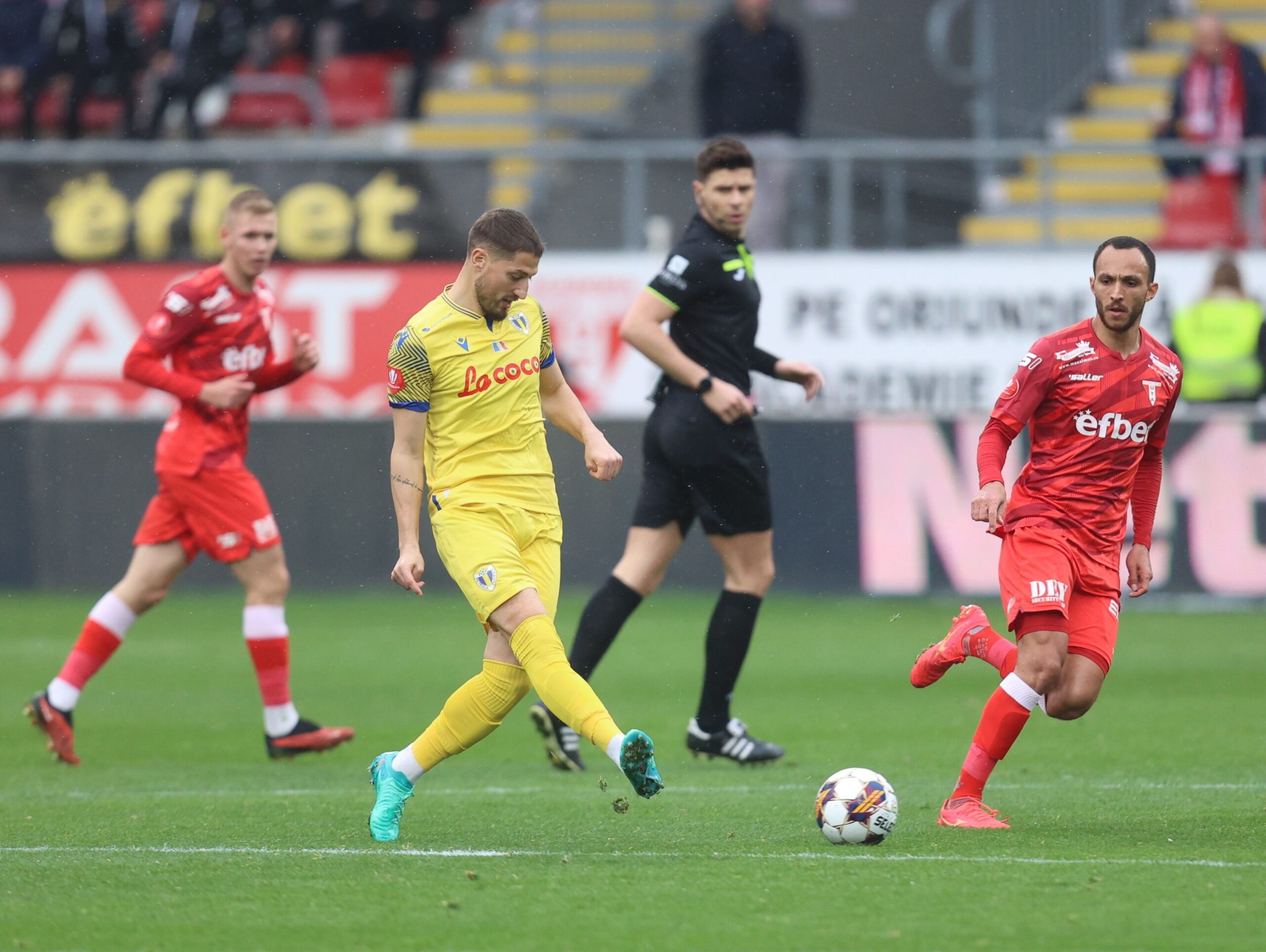 Petrolul – UTA 0-1! „Lupii” au ratat şansa să urce pe loc de play-off. Echipa lui Adrian Mutu, gol anulat de VAR în prelungiri width=