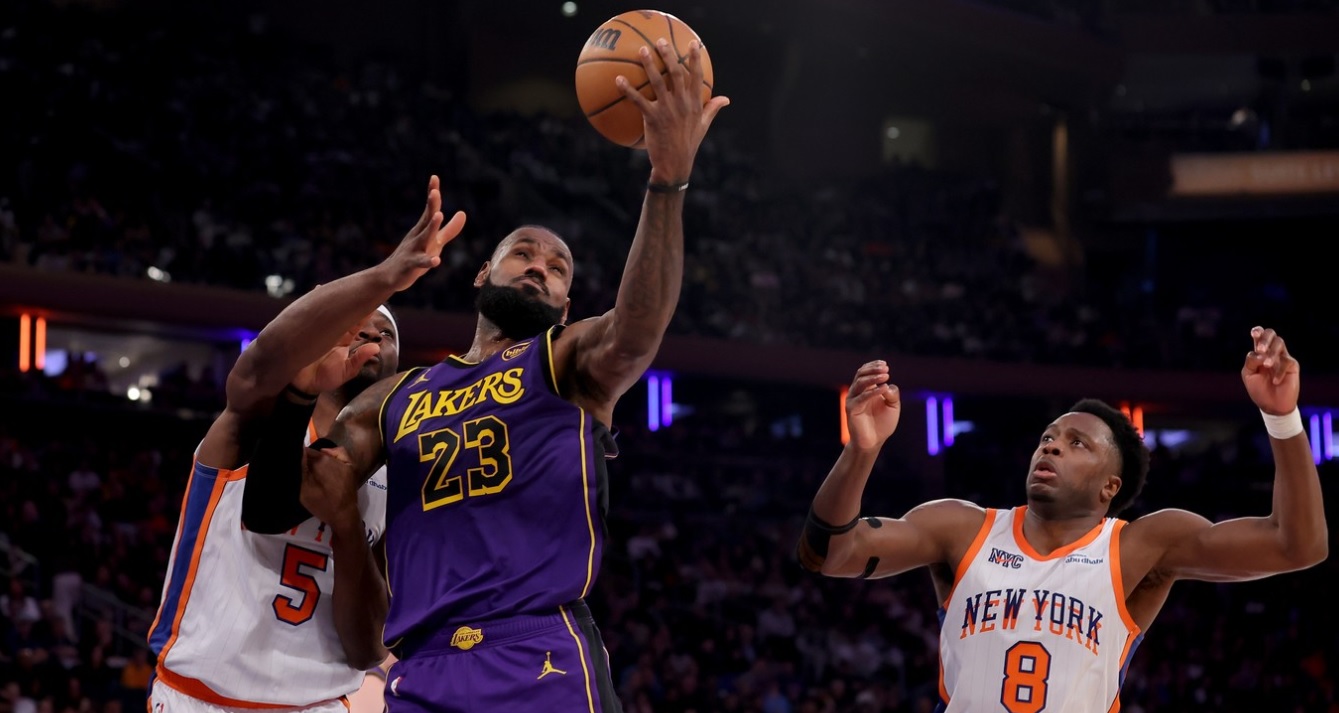 LA Lakers – New York Knicks 128-112. Al zecelea triple double al sezonului pentru LeBron James