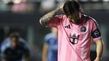 Lionel Messi, pedepsit după ce a luat de ceafă un antrenor