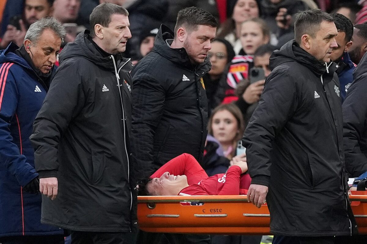 Lisandro Martinez, accidentare groaznică în United – Crystal Palace 0-2! A plâns de durere în timp ce era scos pe targă