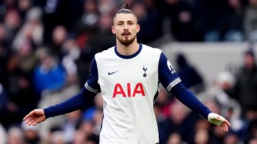 „Îi este dor de Italia”. Dezvăluiri despre viitorul lui Radu Drăgușin. Echipa uriaşă care îl vrea în Serie A