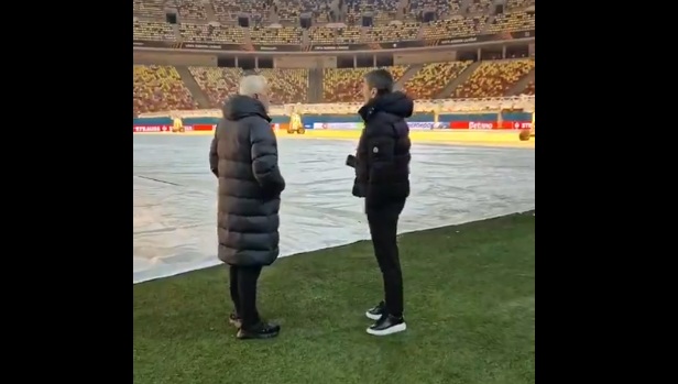 Răzvan Lucescu, pe Arena Naţională. Antrenorul lui PAOK a verificat starea gazonului înainte de meciul cu FCSB width=