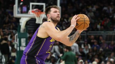 LA Lakers – Phoenix 107-96! Fără LeBron James, Lakers a încheiat seria de patru înfrângeri