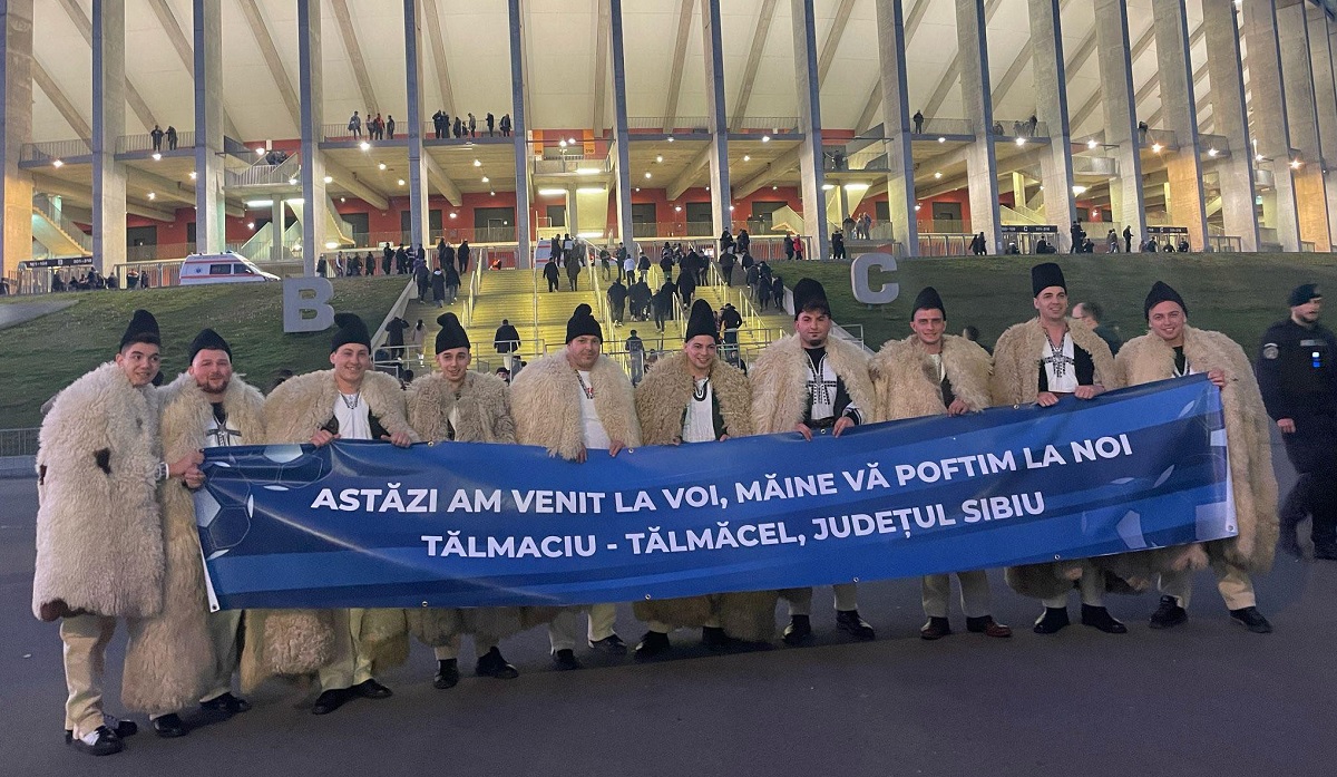 Prezenţă surpriză la FCSB – Lyon 1-3. Un grup de ciobani, în tribune pe Arena Naţională width=