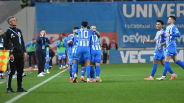 Universitatea Craiova – U Cluj 3-0. Oltenii au umilit echipa lui Sabău şi au trecut pe primul loc în Liga 1! Alex Mitriţă, două assist-uri