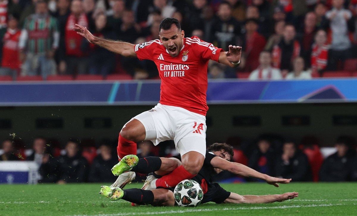 Record negativ stabilit de Pau Cubarsi, după ce a fost eliminat în Benfica – Barcelona. Fundaşul a rezistat doar 22 de minute pe teren