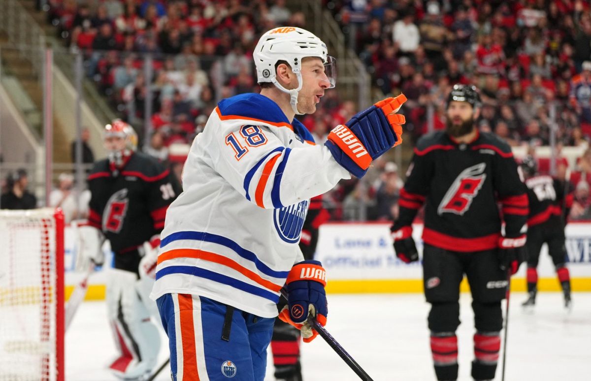 Edmonton Oilers a învins Carolina Hurricanes cu 3-1 şi a întrerupt o serie de 5 înfrângeri la rând!