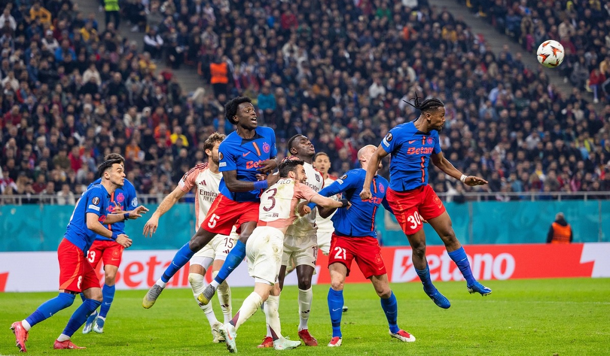 Siyabonga Ngezana loveşte mingea cu capul în FCSB - Lyon