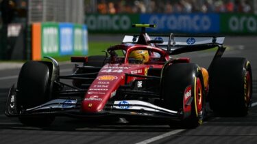 Lewis Hamilton, imagini spectaculoase în monopostul Ferrari, la Marele Premiu al Australiei. Cei mai rapizi piloţi în primele două sesiuni de antrenamente