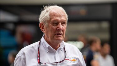 Helmut Marko şi-a pus la zid pilotul, după Marele Premiu al Australiei: „A fost jenant”. Tatăl lui Hamilton a sărit în apărarea sa: „M-am simţit groaznic”