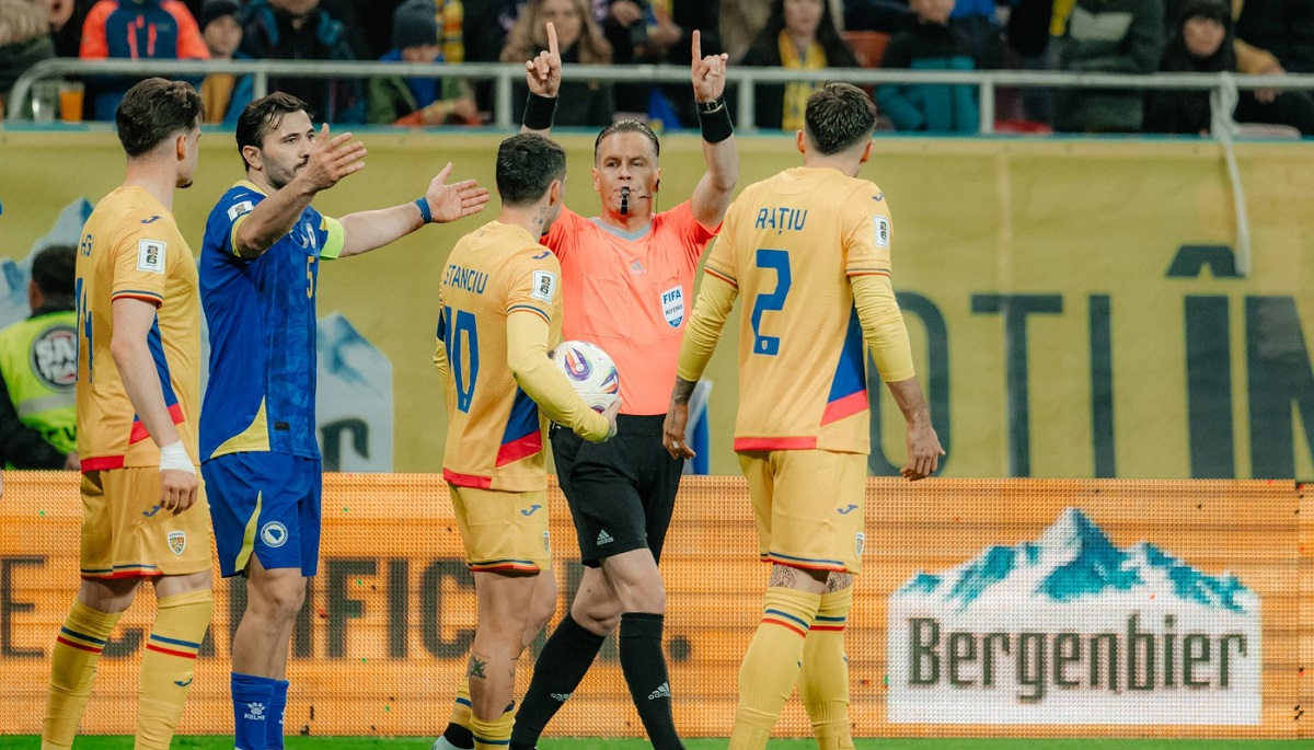 Adevăratul motiv pentru care România nu ar fi primit penalty în meciul cu Bosnia. Verdictul specialistului după cea mai controversată fază