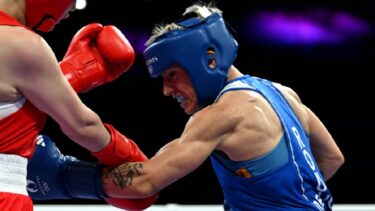 Lăcrămioara Perijoc a pierdut, după o luptă intensă, meciul cu Punrawee Ruenros. Roxana Hamza, victorie prin KO. Campionatul Mondial de box feminin 2025 se vede în AntenaPLAY