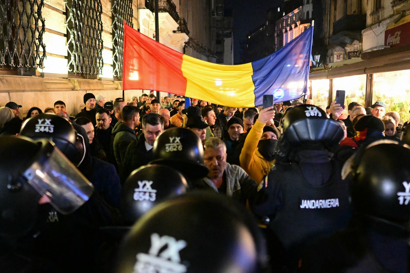 Proteste la sediul BEC