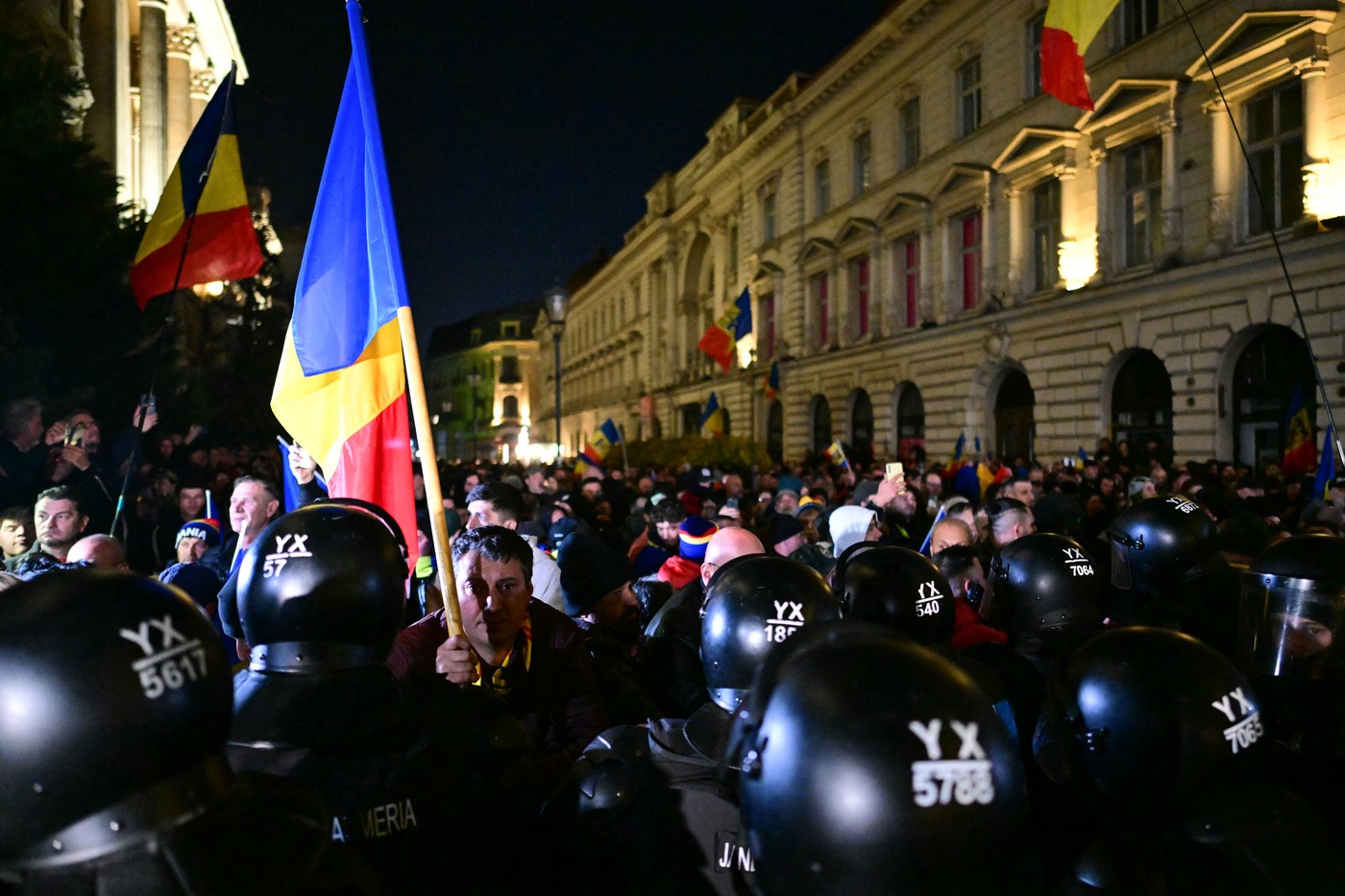 Proteste la sediul BEC