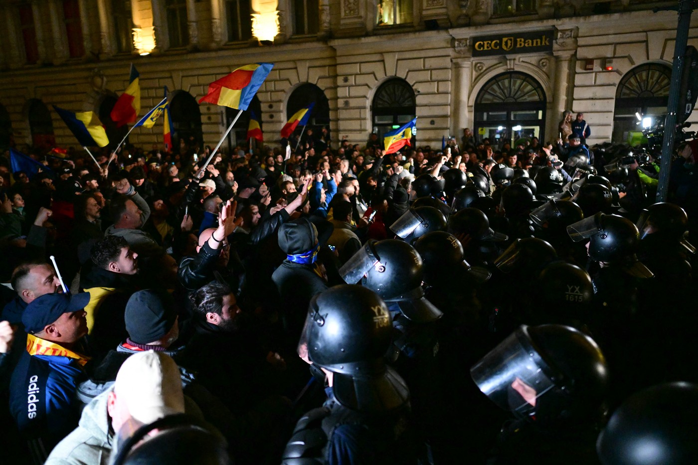 Proteste la sediul BEC