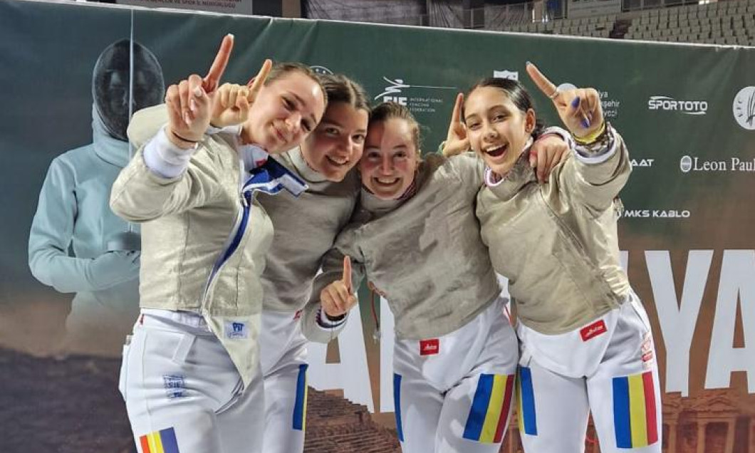 Echipa de sabie a României a câştigat medalia de aur la Campionatul European de cadeţi şi juniori