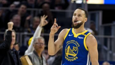 Decizia luată de Steph Curry! E primul jucător aflat încă în activitate în NBA care face asta