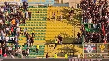 Scene incredibile în Liga a 2-a! Fanii celor de la FC Argeş şi CSA Steaua s-au luat la bătaie