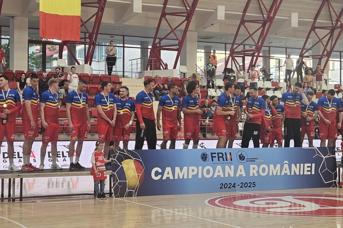 Dinamo a câştigat titlul la handbal în ziua în care Steaua a retrogradat! 10 campionate la rând pentru „dulăi”