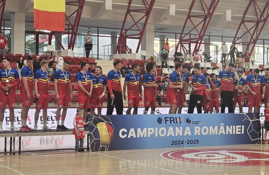 Dinamo a câştigat titlul la handbal în ziua în care Steaua a retrogradat! 10 campionate la rând pentru „dulăi”