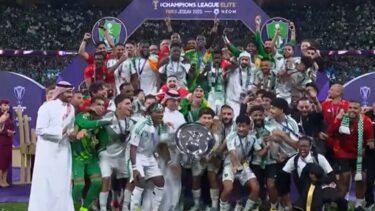 Roberto Firmino a ridicat trofeul, după ce Al Ahli a câștigat Liga Campionilor Asiei